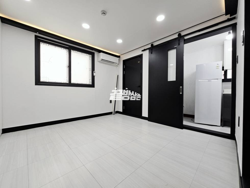 경북 구미시 사곡동 704-12 침대 새 것 넣어드려요! 사곡역 인근 리모델링 원룸! 블랙 & 화이트톤 심플 라이프 #사곡역원룸 월세 매물번호 11416 사진 2