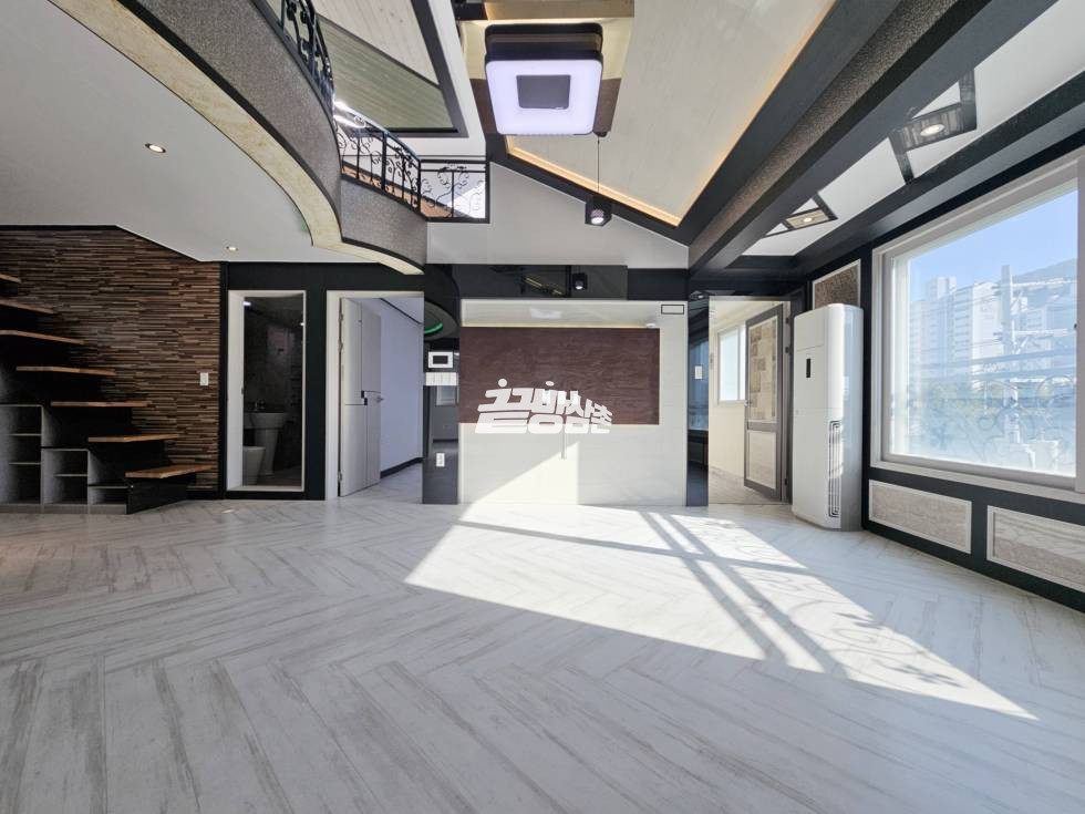 경북 구미시 구평동 440-21 쓰리룸 복층+단독 테라스 (주인세대) 독채 사용★사거리 코너+통근버스+신축급 관리 상태 #구미쓰리룸 월세 매물번호 11485 사진 4